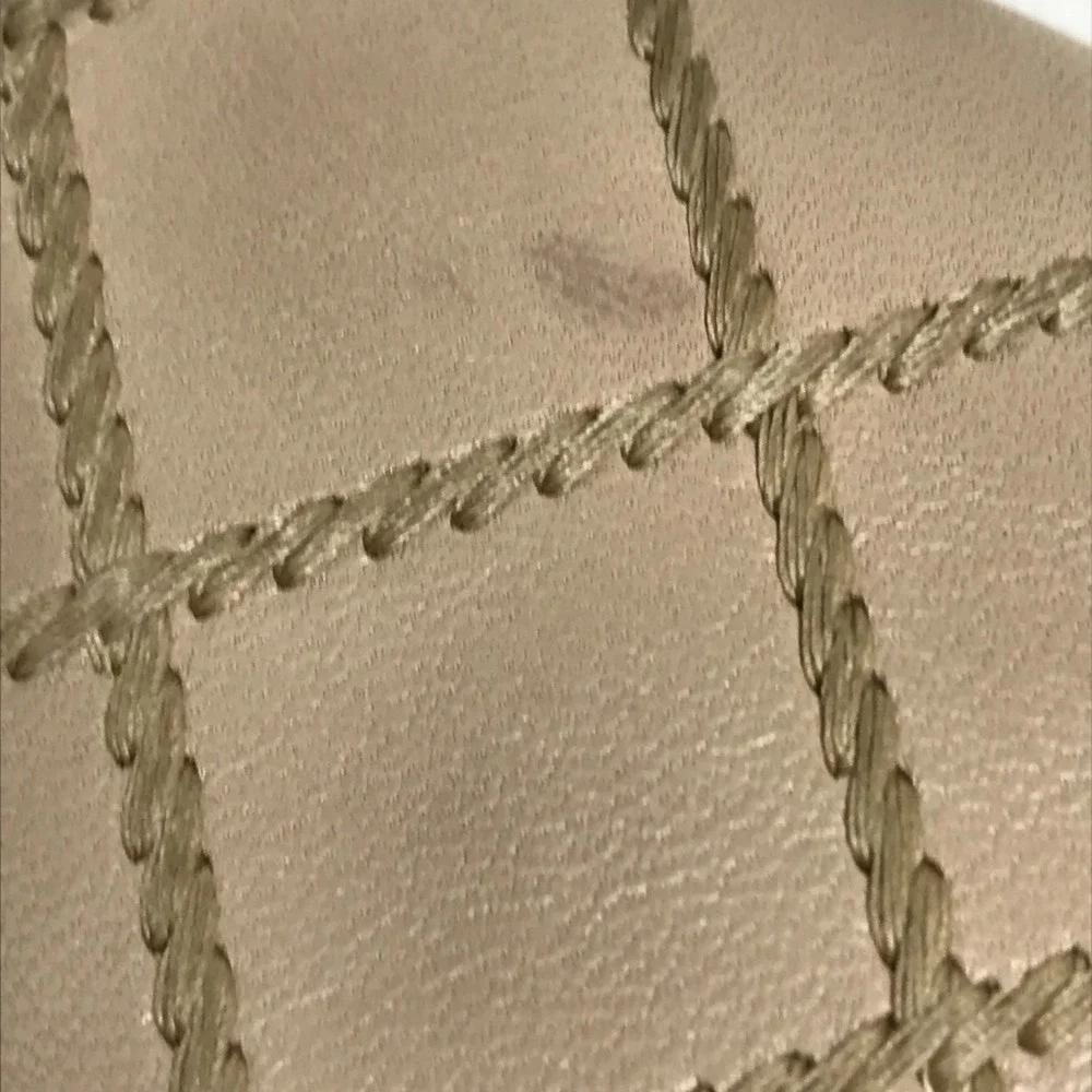 CHANEL Authentic Cream Wallet - Picture 7 of 16